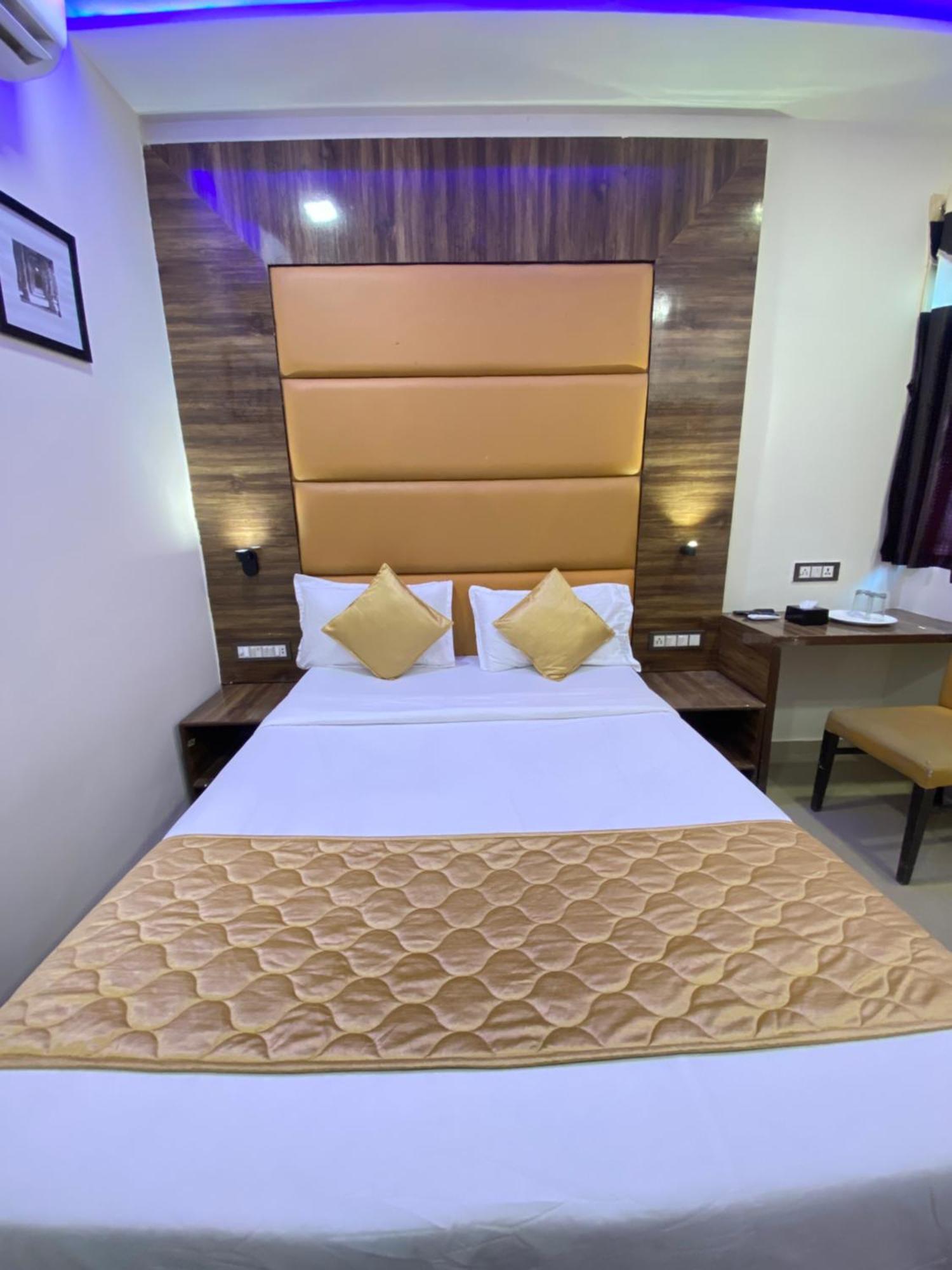 Hotel Blue Wellington - Near Mumbai Airport — Photos 1